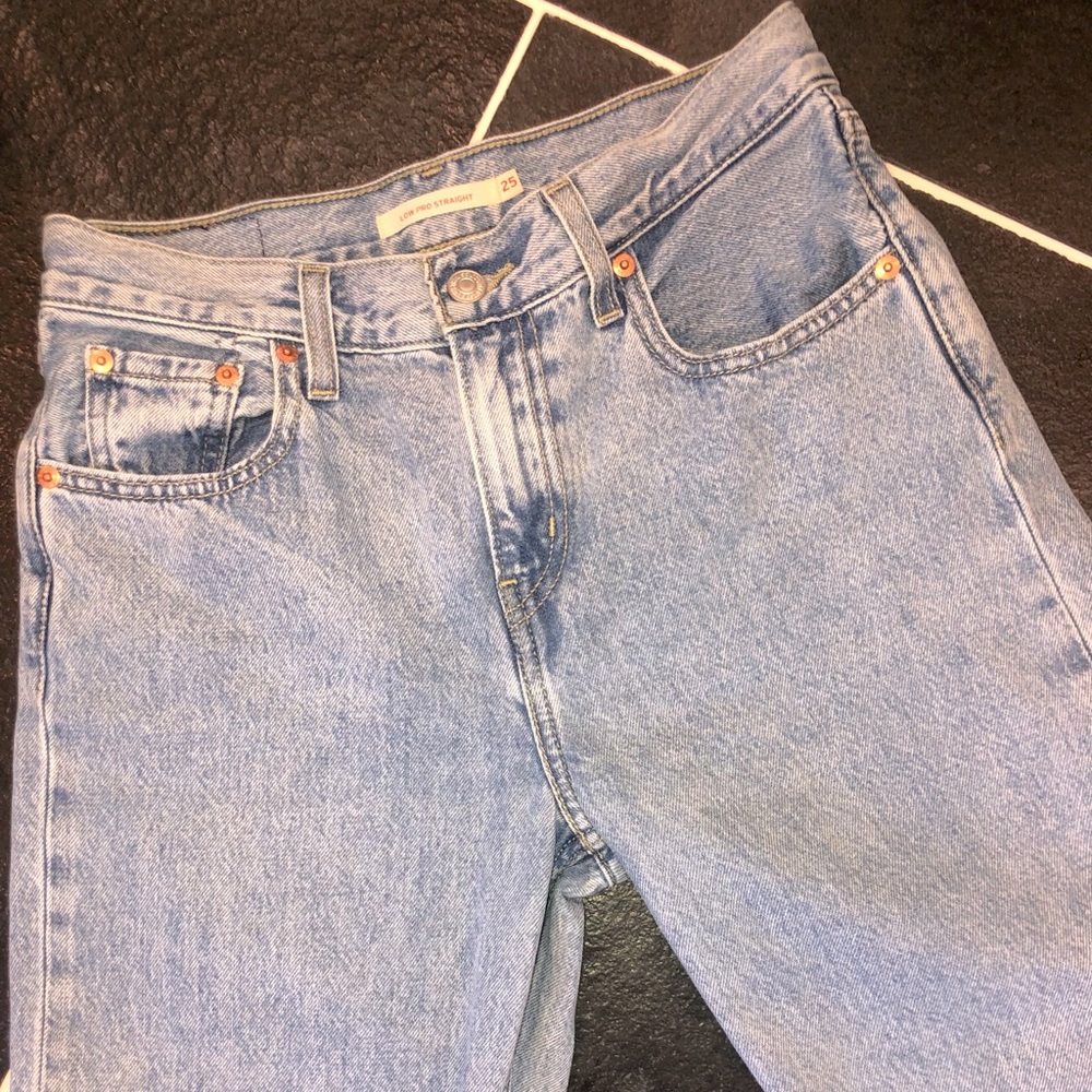Levi’s size 25